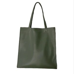 Banana Republic
Leather Shoulder Bag